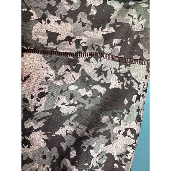 Under Armour HeatGear Leggings Mesh Compression Pants Pink Camo Womens Small - Picture 8 of 11